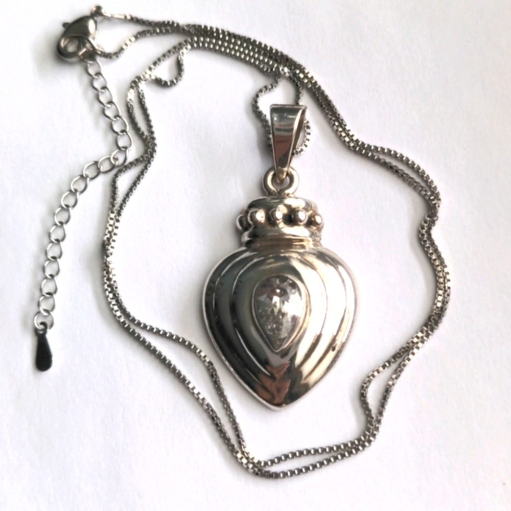 New White Topaz Solid Sterling Silver Heart & Crown Pendant Necklace. Box Chain - Picture 2 of 7